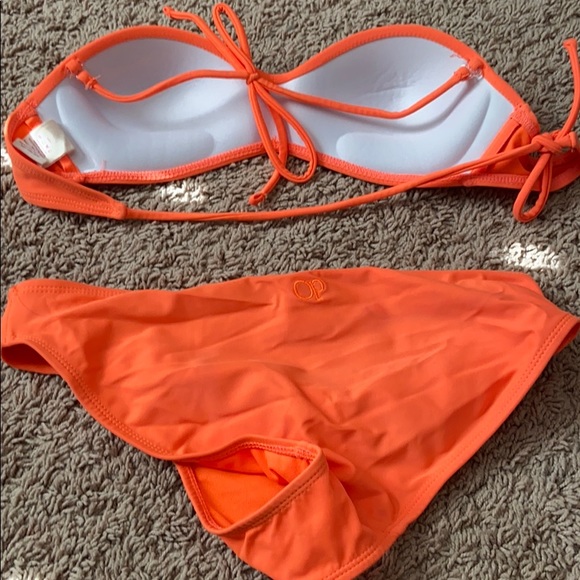 Bikini! - Picture 2 of 4